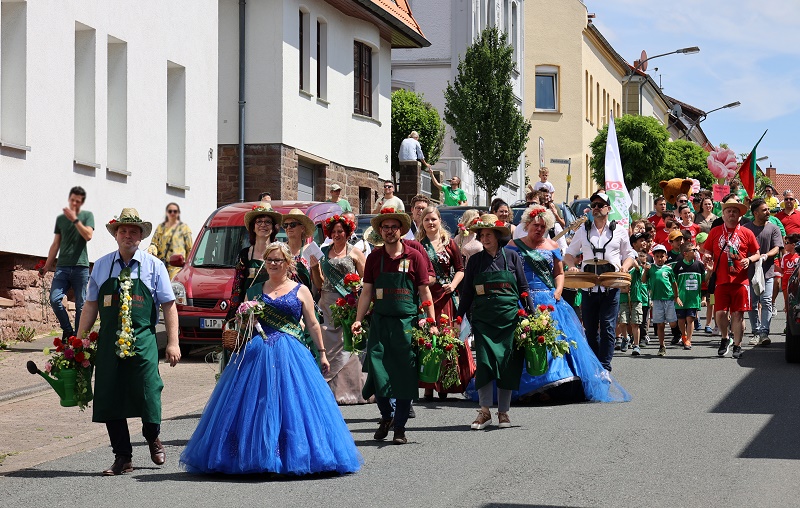 Teil vom bunten Ganzen werden – zur Teilnahme am Bloemencorso wird eingeladen