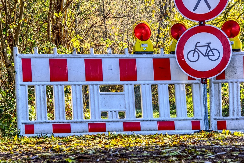 Bahndammradweg nach Schieder wegen nicht standsicherer Bäume gesperrt