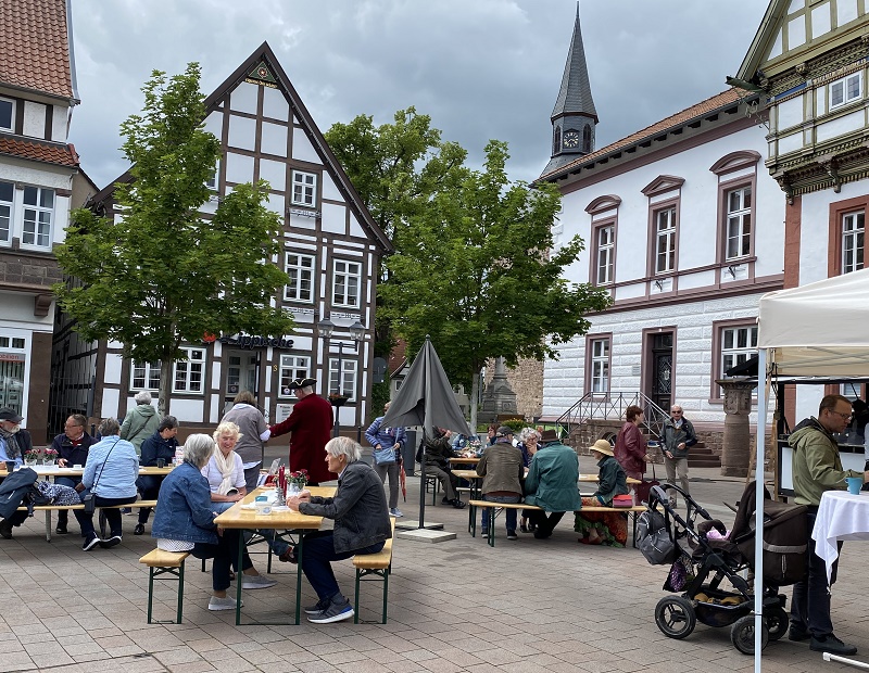 Zieleinlauf beim Warrior Hike – Treffpunkt für Alle am Samstag-Nachmittag auf dem Marktplatz