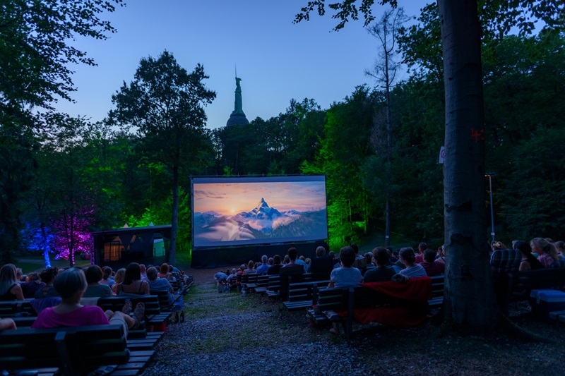 Sommer – Sonne – Mondscheinkino 2024: Tickets sind ab sofort online auf der Webseite der Waldbühne am Hermannsdenkmal erhältlich