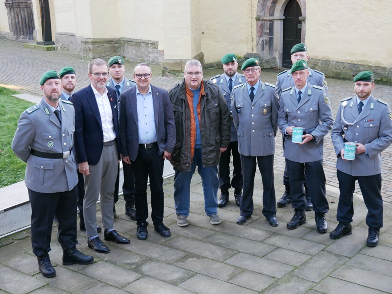 Auftakt zu der diesjährigen Straßensammlung im Lemgoer Rathaus