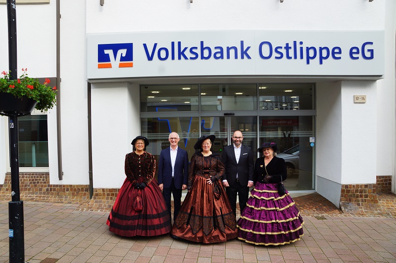 Volksbank Ostlippe unterstützt das Charles Dickens Festival mit großzügigem Sponsoring