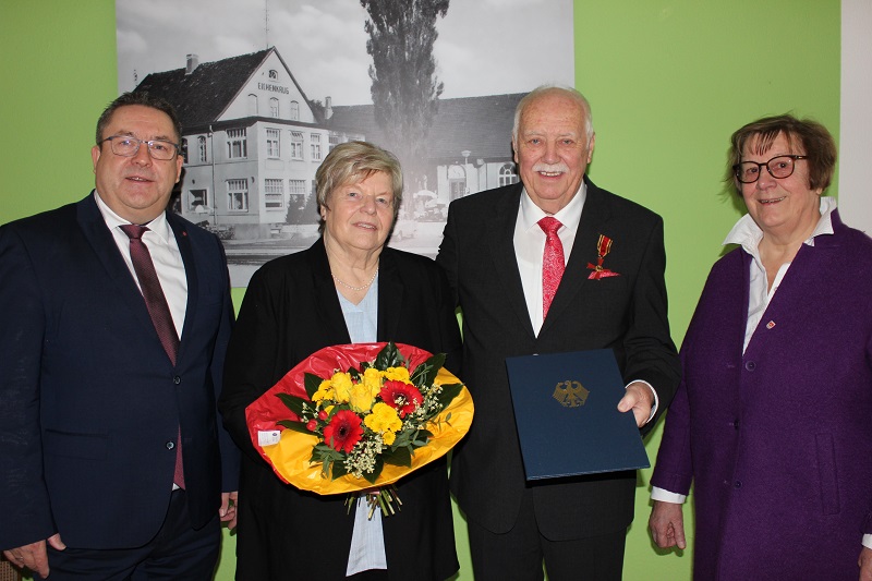 Friedrich Diekhof aus Detmold erhält Bundesverdienstkreuz