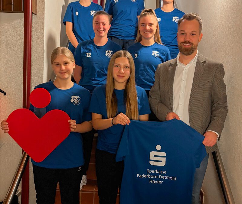 Neue Präsentationsshirts für die Damen des FC Donop-Voßheide