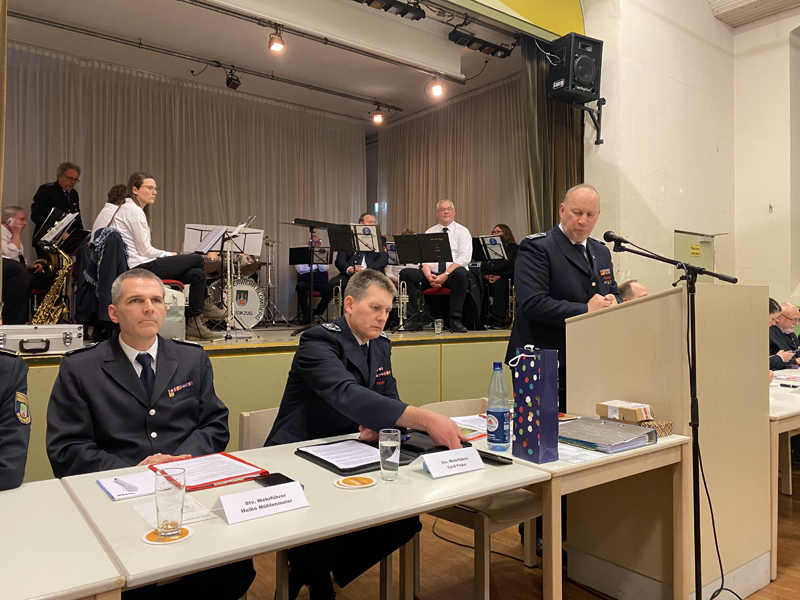 Zahlreiche Ehrungen und Beförderungen auf der Jahreshauptversammlung der Freiwilligen Feuerwehr