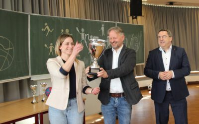 Ausgezeichneter Schulsport: Pokal des Landrats geht an August-Hermann-Franke-Grundschule Lemgo und Hermann-Vöchting-Gymnasium Blomberg