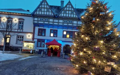 Glühweinverkauf auf dem Marktplatz