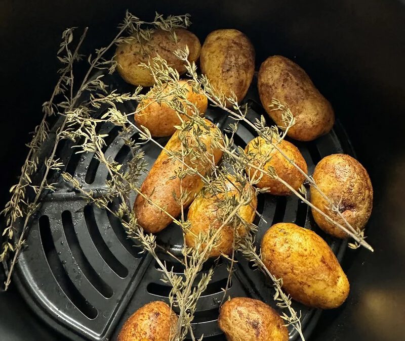 Dreimal schneller als ein Backofen – Mit Heißluftfritteusen Fett, Strom und Zeit sparen