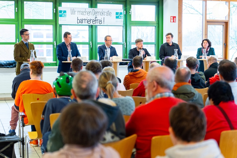 Diskussion mit Bundestagskandidaten bei eeWerk in Lemgo