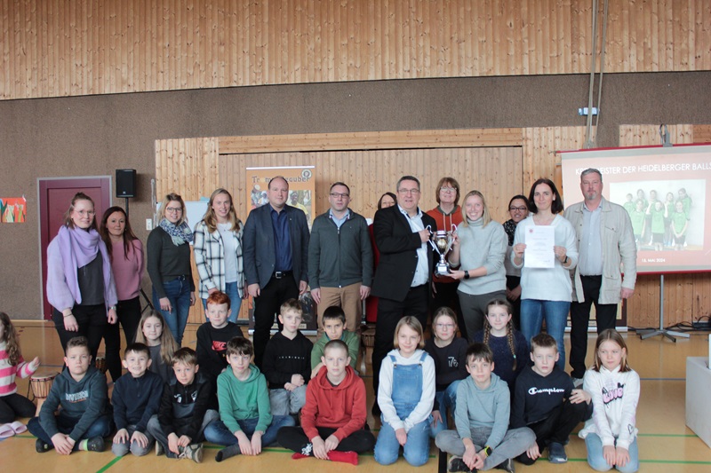 Erfolgreich im Schulsport: Pokal des Landrats geht an die Grundschule Großenmarpe und das Grabbe-Gymnasium
