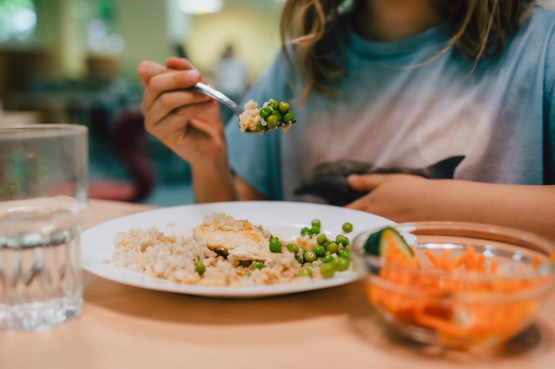Von 1 bis 18: Chance auf warmes Essen zum Null-Tarif für alle 66.400 Kinder und Jugendlichen im Kreis Lippe
