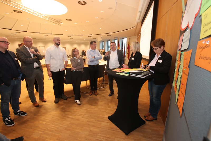 Kreis Lippe möchte Welcome-Center für internationale Arbeitskräfte gründen