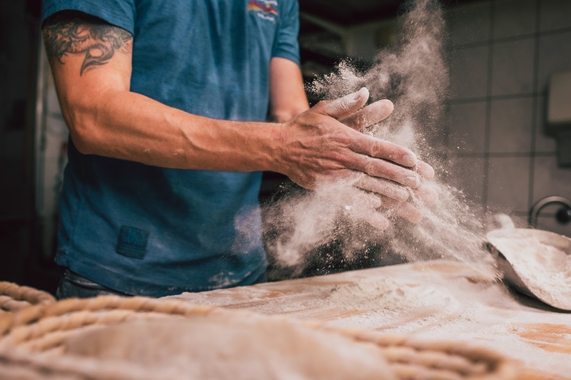 Frühaufsteher-Jobs: 1.030 Profis backen und verkaufen im Kreis Lippe Brot und Brötchen