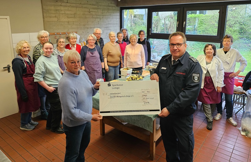 Feuerwehr Lemgo sammelte für den Sozialen Mittagstisch