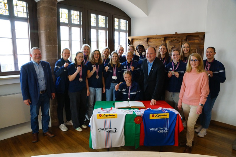 Vizemeister der HSG Bundesliga tragen sich ins Goldene Buch ein