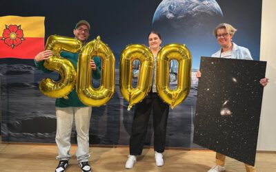 5000. Besucherin in der Astronomie-Ausstellung