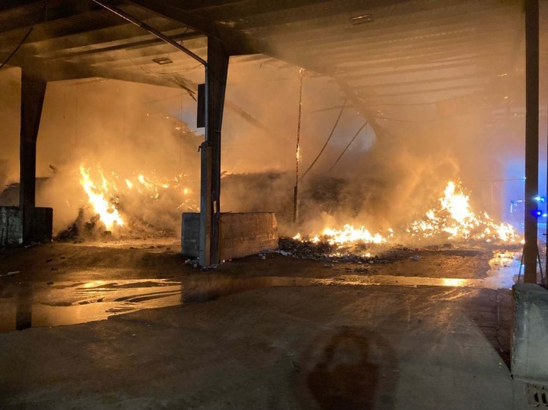 Großbrand bei Entsorgungsunternehmen