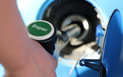 Zehnjahresvergleich zeigt Preisanstiege für Kraftstoffe und Preisrückgänge im öffentlichen Nahverkehr