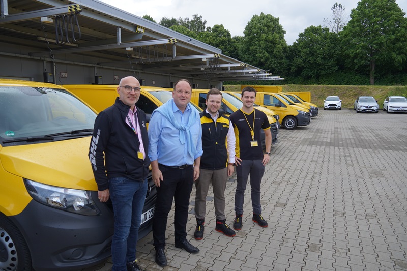 Bürgermeister Christoph Dolle besuchte den Zustellstützpunkt der Deutsche Post und DHL in Blomberg
