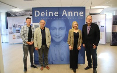 Wanderausstellung „Deine Anne: Ein Mädchen schreibt Geschichte“ in Blomberg eröffnet