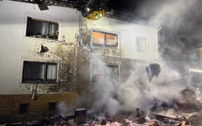 Feuer 1 eskaliert zu Feuer mit Menschenleben in Gefahr