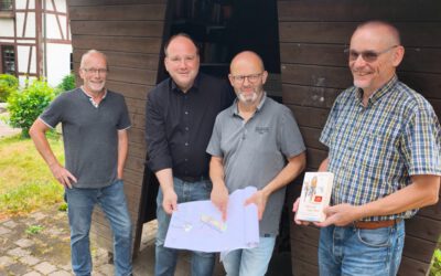 Neue Buswartehalle in Donop – Altes Bücherhäuschen bleibt erhalten