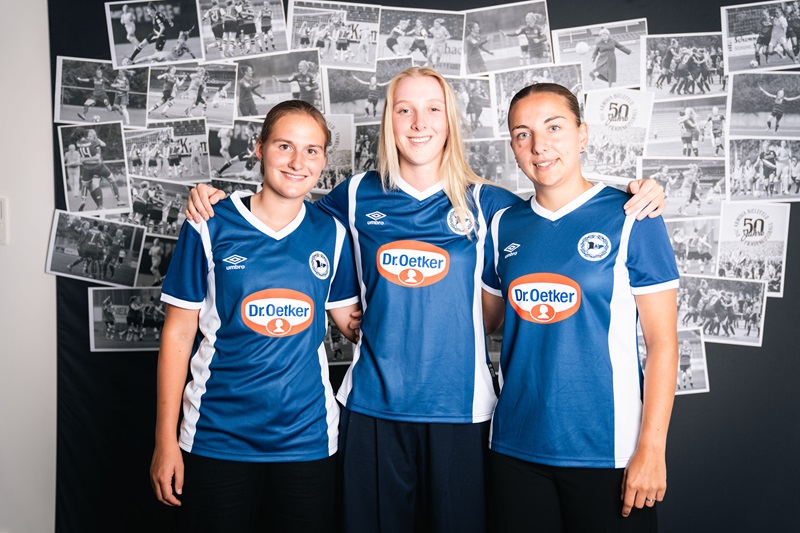 50 Jahre Frauenfußball: DSC-Frauen laufen erstmals im eigenen Jubiläumstrikot auf