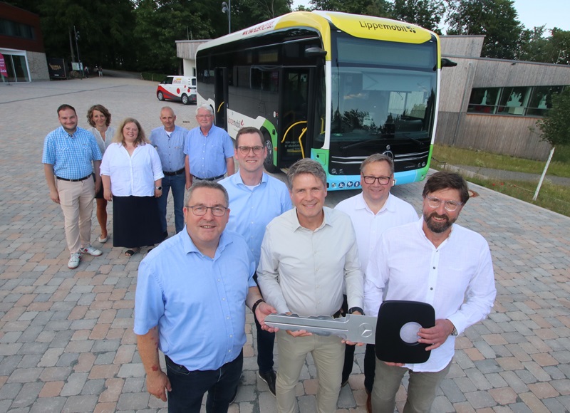 E-Bus: Lippemobil nimmt erstes Fahrzeug der neuen Flotte in Betrieb