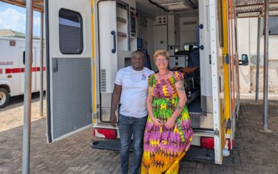 Notfallsanitäterin entdeckt bei Praktikum in Ghana alten Rettungswagen aus Lippe