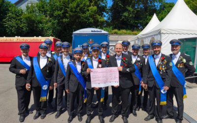 Rottmeister zeigen Herz: Spenden für JUZ und Spielmannszug