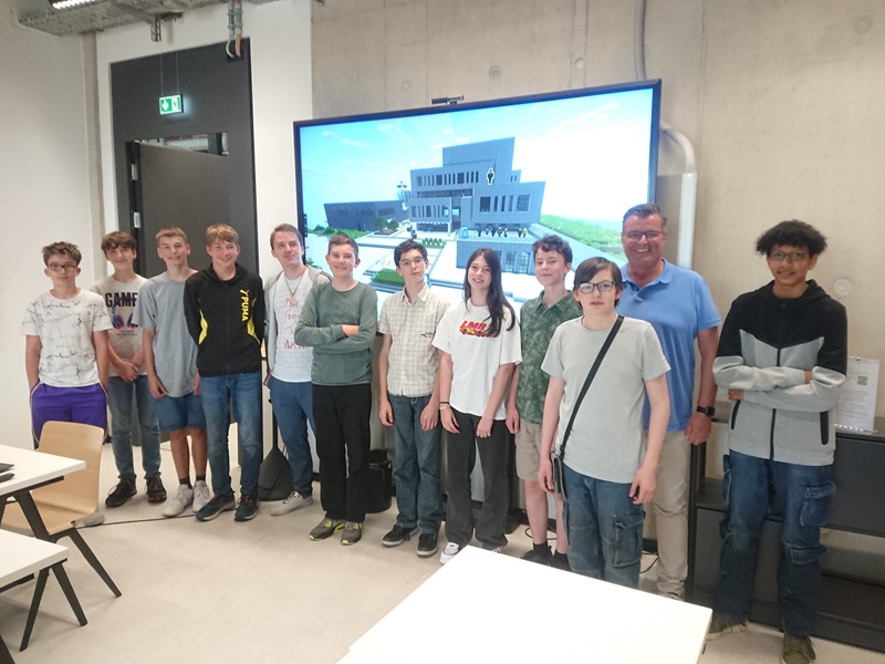 Digitale Kreativität trifft Teamgeist: Schüler bauen den Innovation Campus Lemgo in Minecraft nach