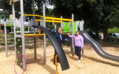 Neues Spielgerät am Integrationszentrum in Betrieb genommen