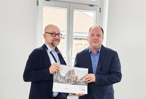 Blomberger Versorgungsbetriebe spenden Erlös aus Heimatkalender an Bürgermeister-Heinrich-Fritzemeier-Stiftung