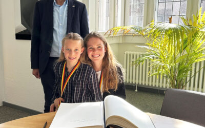 Deutsche Meisterinnen verewigen sich im Goldenen Buch der Alten Hansestadt