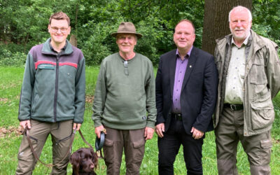 Jagdhornbläsergruppe spendet an Stadtforst