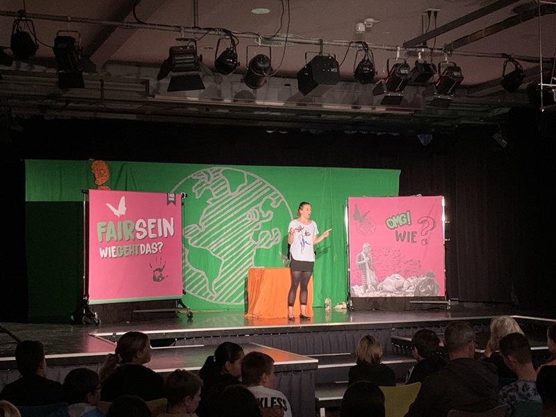 „Fair sein – Wie geht das?“ Theaterstück über Fair Trade gastiert an Lemgoer Schule