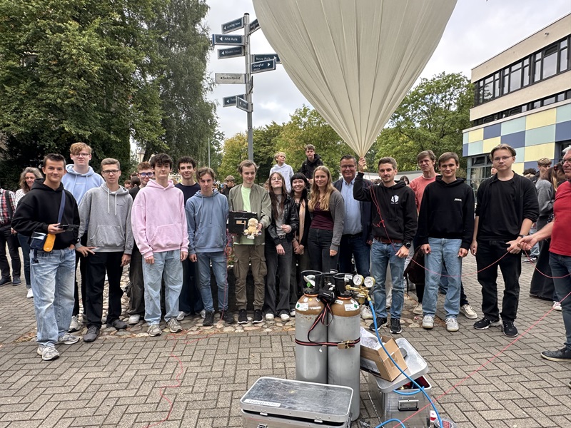 Schülerprojekt „Stratoflight“ schickt den Leo-Löwen an den Rand des Weltalls