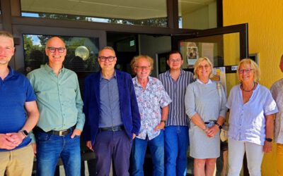 Der Künstler Antonio Ugia gründete 2024 das ehrenamtliche Nachbarschaftkaffe in Lemgo