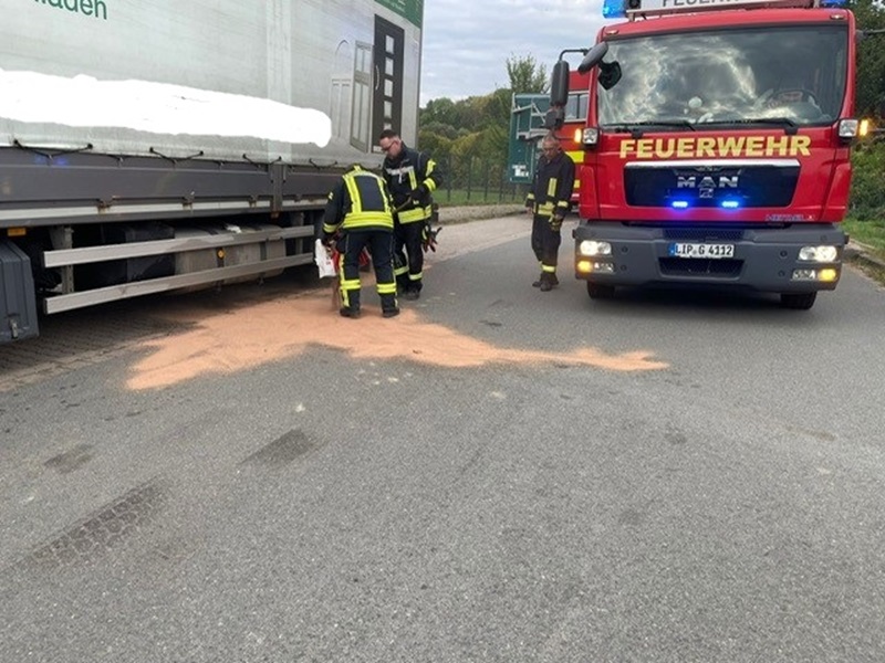 Aufgebrochener Öltank hinterlässt Ölspur