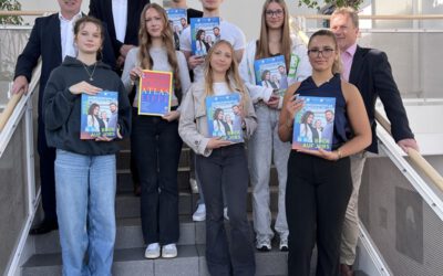 IHK Lippe übergibt Ausbildungsatlas für 2025/2026