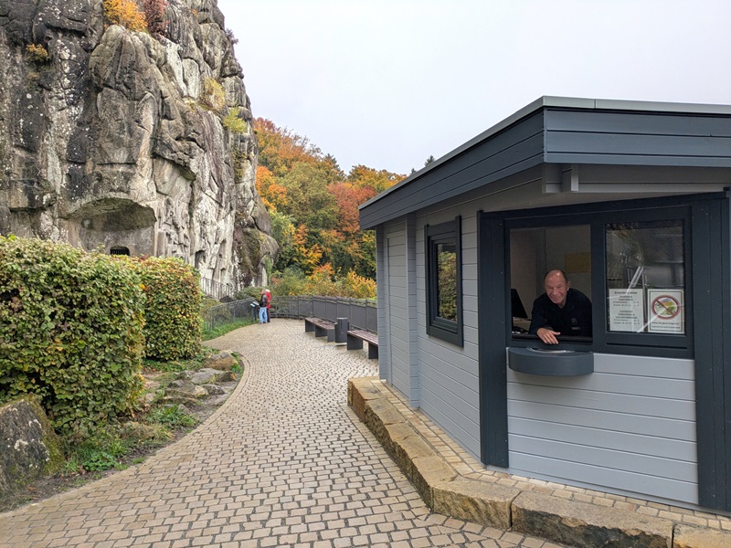 Tschüss Container, hallo neues Kassenhaus