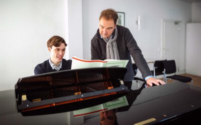 Jaeden Izik-Dzurko spielt Werke von Bach, Skrjabin, Franck und Rachmaninow