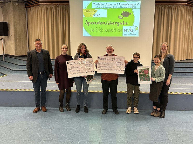 2000 Euro Spende durch Verkauf der HVG-Weihnachtskalender