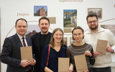 Eröffnung der Ausstellung Under Broken Skies im Museum für russlanddeutsche Kulturgeschichte