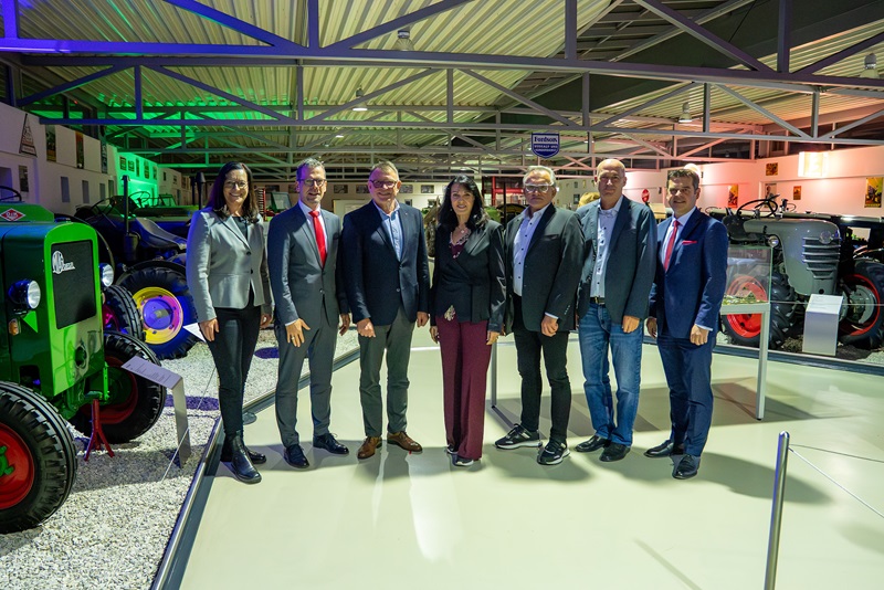 Historische Landmaschinen treffen auf innovative Landwirtschaft