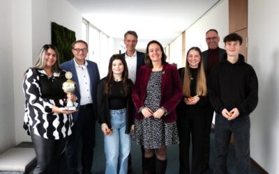 Team des Reinhard-Mohn-Berufskolleg siegt im Planspiel-Wettbewerb