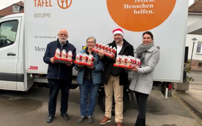 BVB unterstützen Tafel Ostlippe mit Weihnachtsmännern