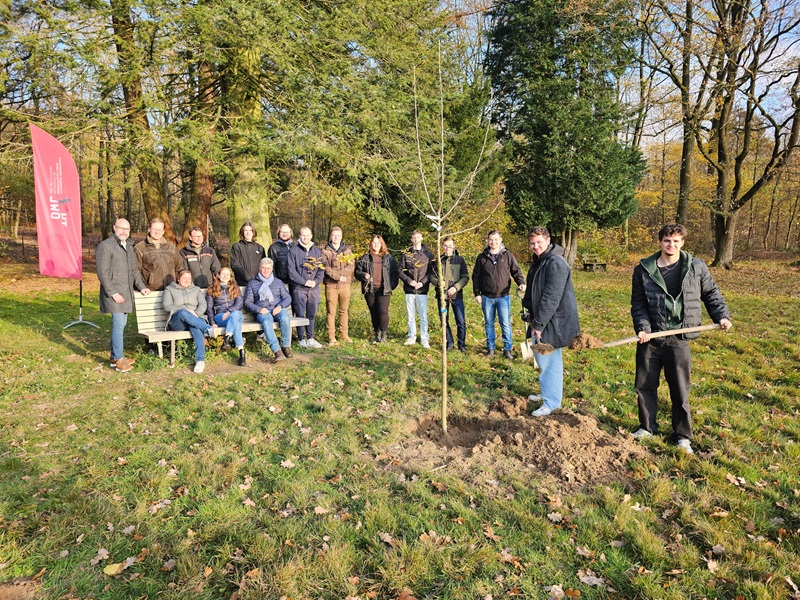 Familie sorgt für 1000 Bäume für den Lemgoer Stadtwald