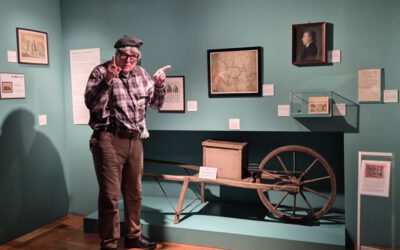 Grummelnd durchs Museum