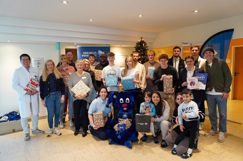 Weihnachtliche Visite in der Kinderklinik